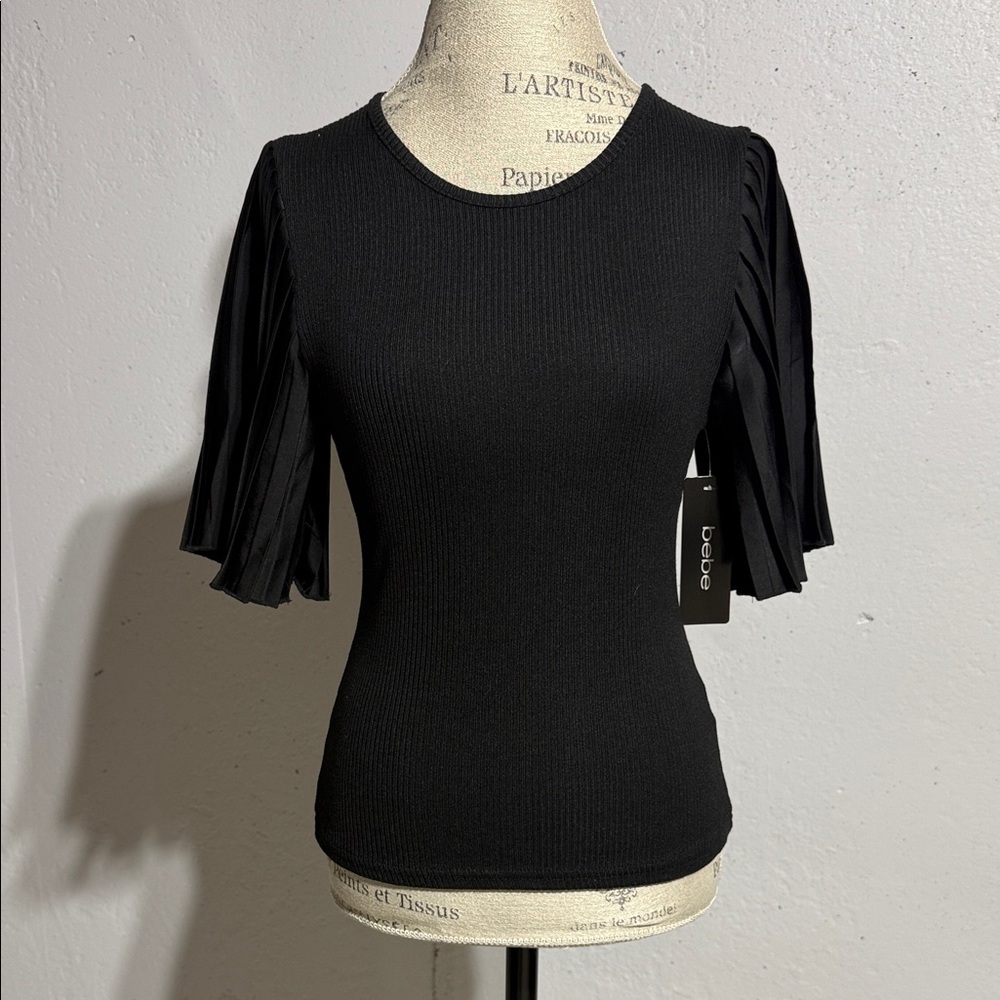 🛍️ BEBÉ Black Pleated Sleeve Blouse. - Picture 3 of 7